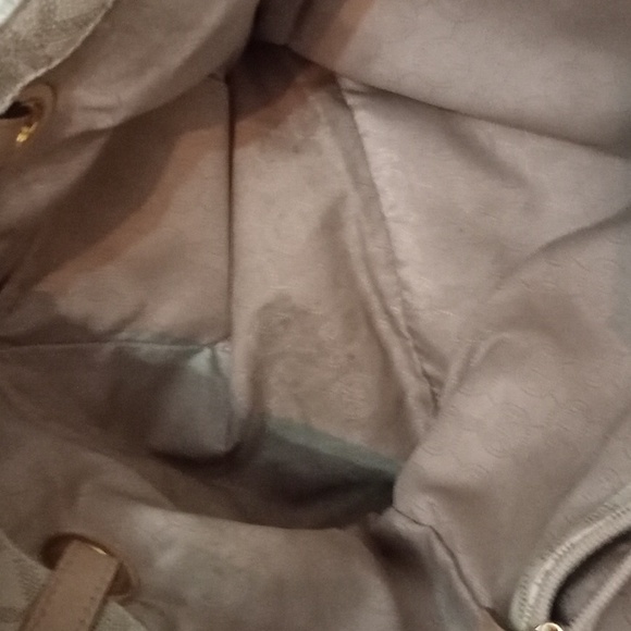 Michael kors tote and wallet - Picture 10 of 12